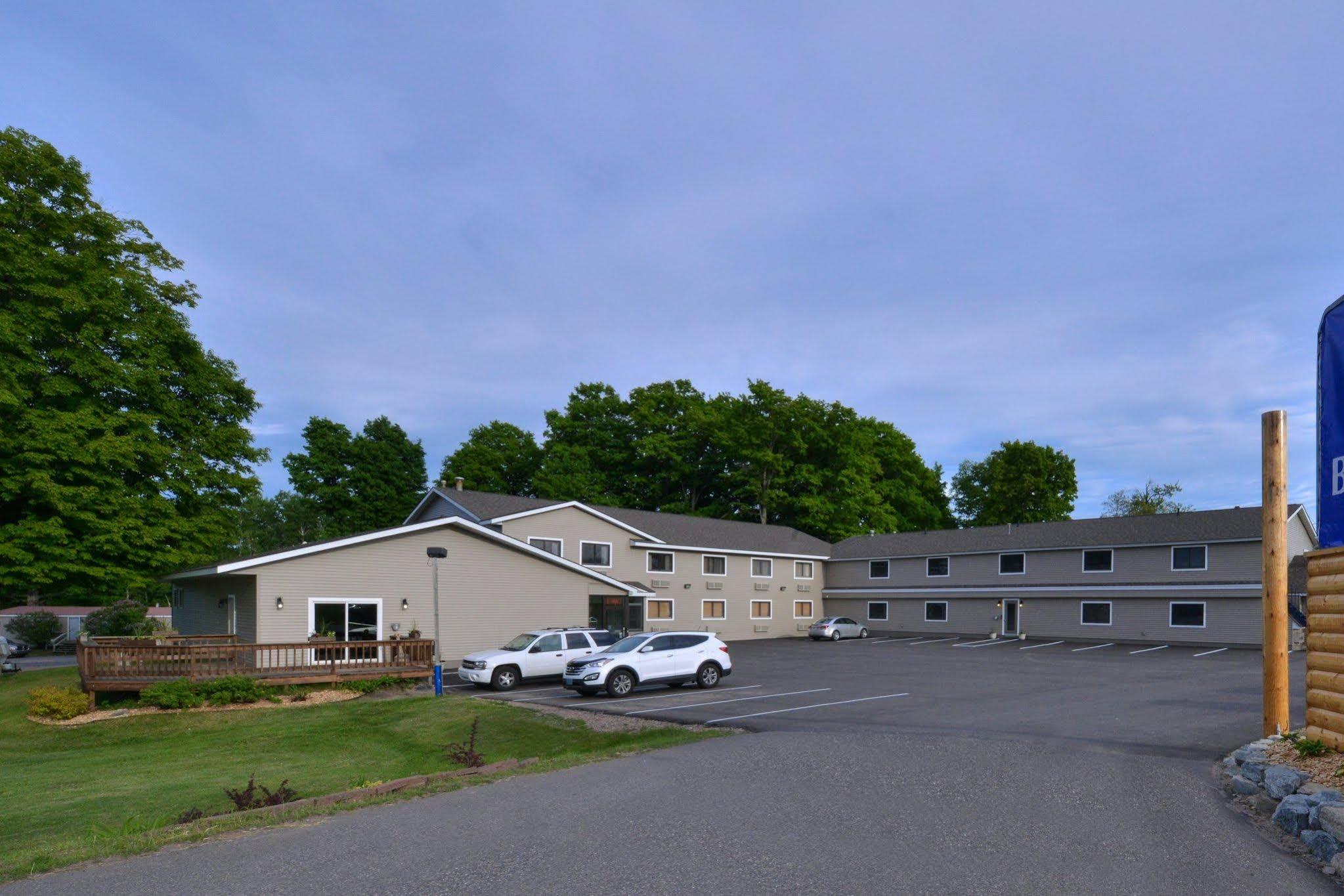 Americas Best Value Inn Marquette Exterior photo