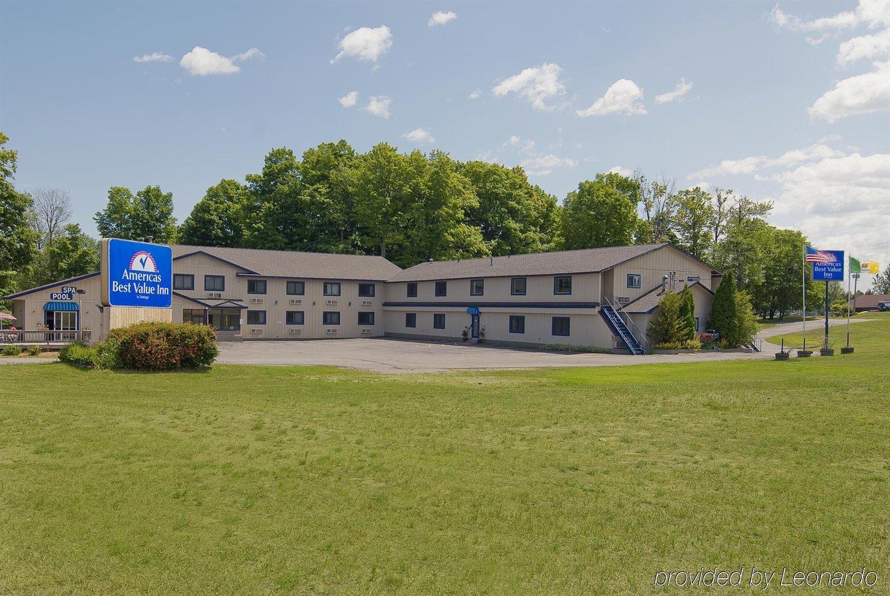 Americas Best Value Inn Marquette Exterior photo